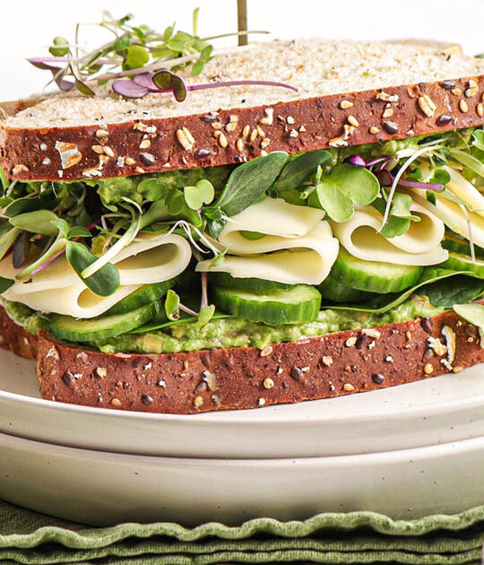 Green vegetable sandwich 