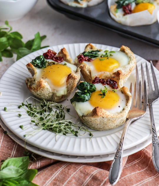 Breakfast Cups with Eggs, Spinach and Sundried Tomatoes