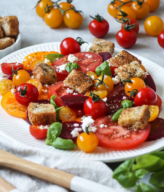 Beet Salad with Tomatoes and Croutons